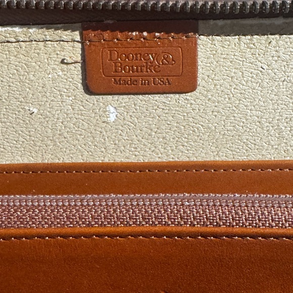 Vintage Dooney & Bourke Crossbody Bag- FAIR- Tan and Brown Leather - Picture 4 of 5